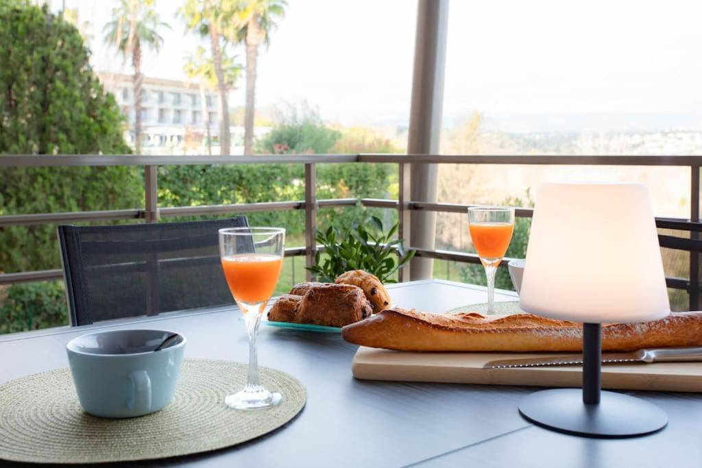 A7- 2 Bdr Sea & Mountain View - Ac, Parking, Pool & Terrace Apartment Antibes Bagian luar foto