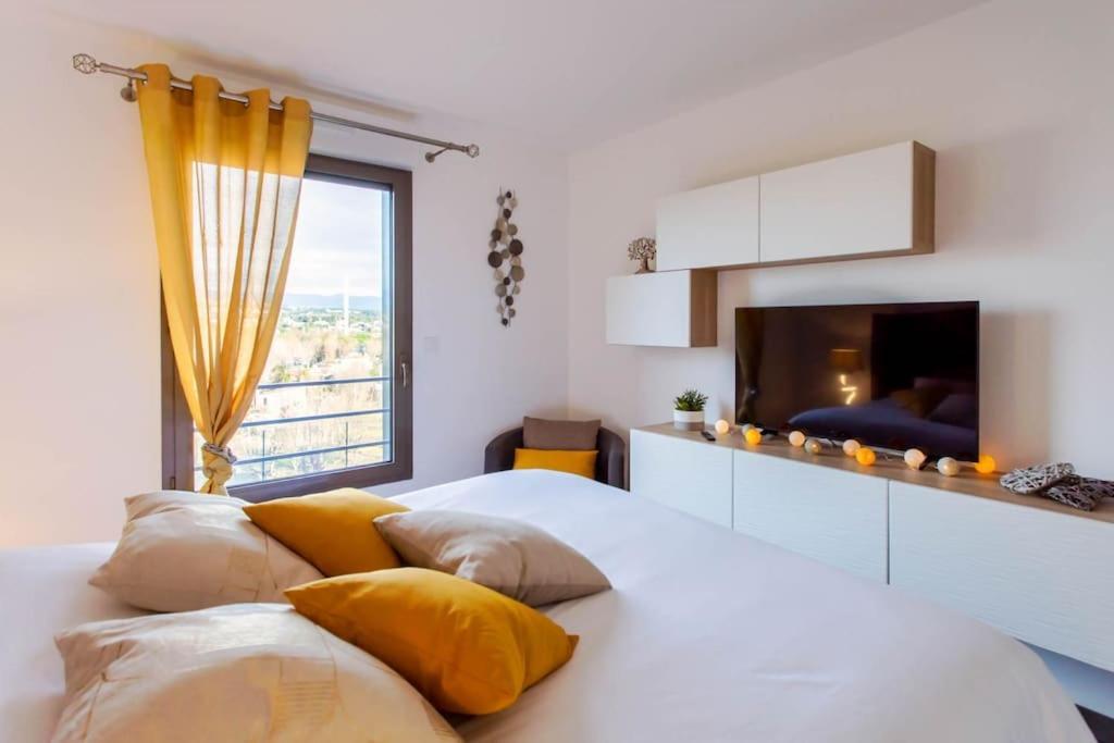 A7- 2 Bdr Sea & Mountain View - Ac, Parking, Pool & Terrace Apartment Antibes Bagian luar foto