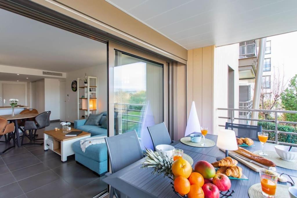 A7- 2 Bdr Sea & Mountain View - Ac, Parking, Pool & Terrace Apartment Antibes Bagian luar foto