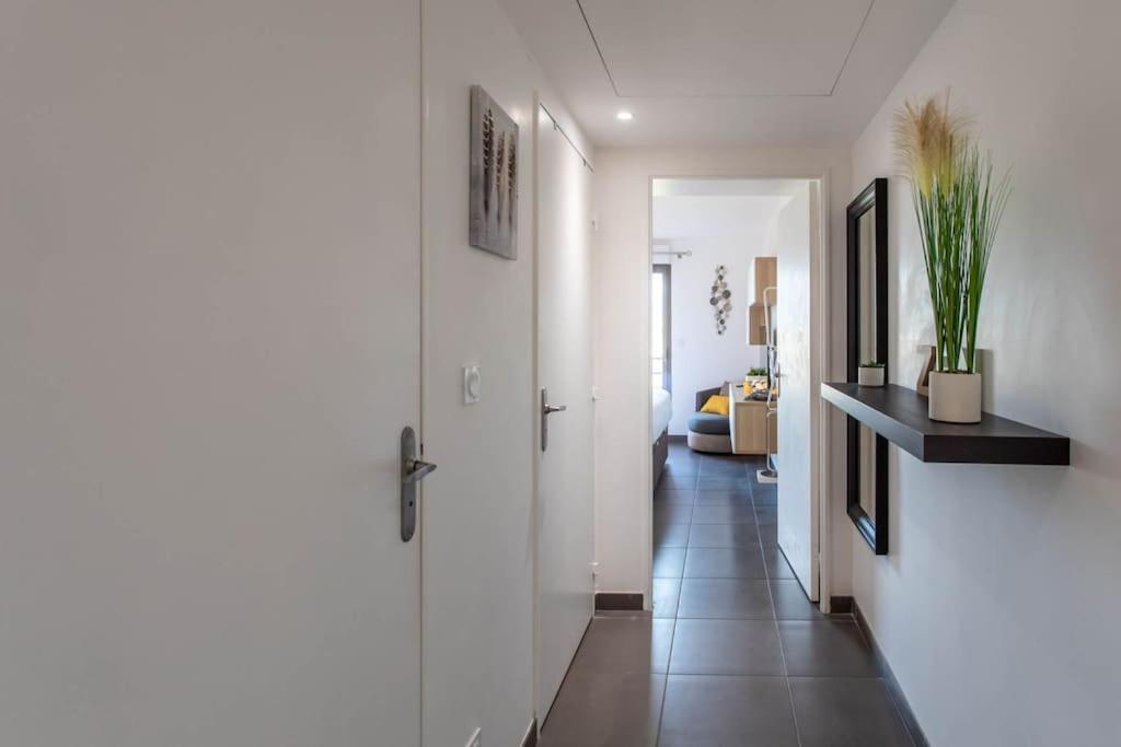 A7- 2 Bdr Sea & Mountain View - Ac, Parking, Pool & Terrace Apartment Antibes Bagian luar foto