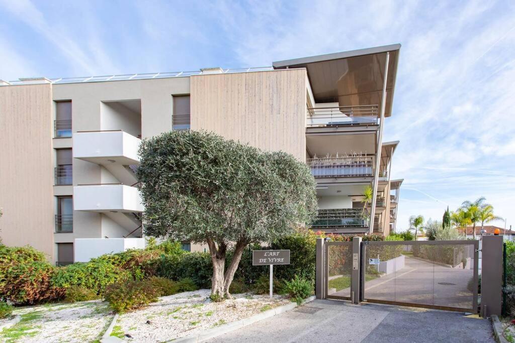 A7- 2 Bdr Sea & Mountain View - Ac, Parking, Pool & Terrace Apartment Antibes Bagian luar foto