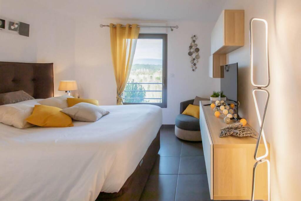 A7- 2 Bdr Sea & Mountain View - Ac, Parking, Pool & Terrace Apartment Antibes Bagian luar foto