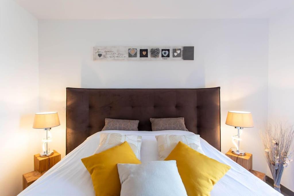 A7- 2 Bdr Sea & Mountain View - Ac, Parking, Pool & Terrace Apartment Antibes Bagian luar foto