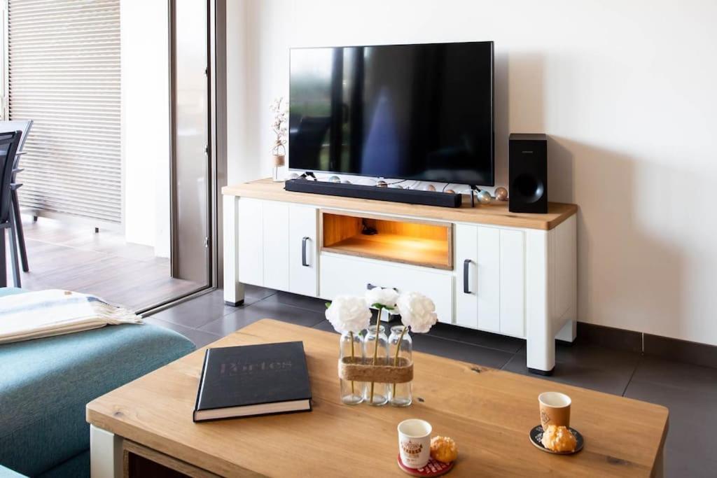 A7- 2 Bdr Sea & Mountain View - Ac, Parking, Pool & Terrace Apartment Antibes Bagian luar foto