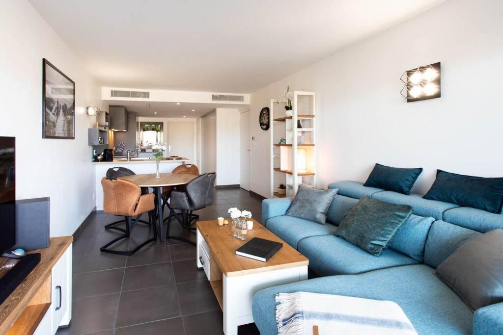 A7- 2 Bdr Sea & Mountain View - Ac, Parking, Pool & Terrace Apartment Antibes Bagian luar foto