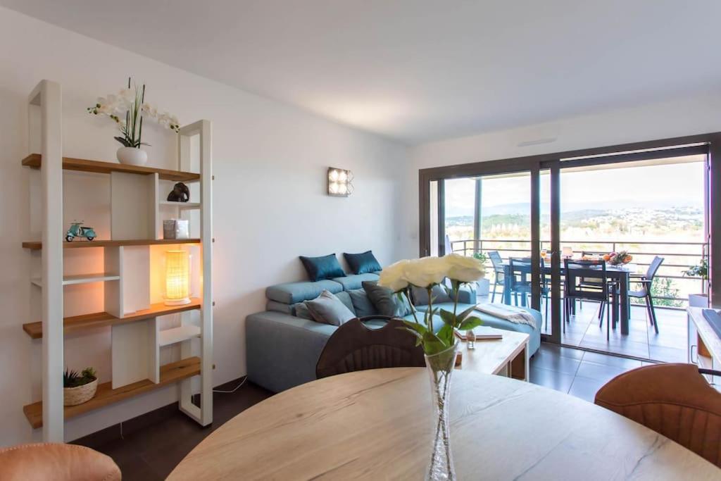 A7- 2 Bdr Sea & Mountain View - Ac, Parking, Pool & Terrace Apartment Antibes Bagian luar foto